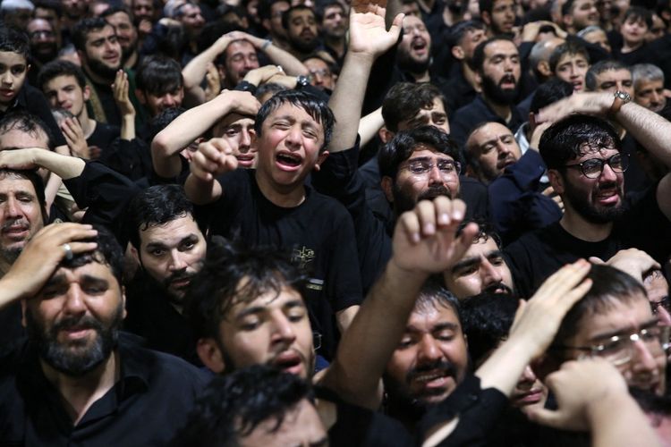 Seruan Balas Dendam Menggema di Pemakaman Ali Khamenei