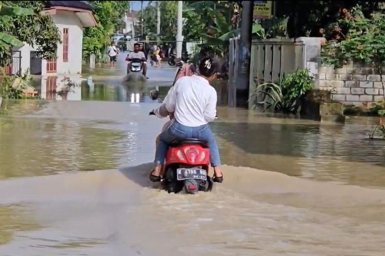 Tanggul Sungai Widodaren Jebol, Rumah di Pati Terendam Banjir hingga 50 Sentimeter