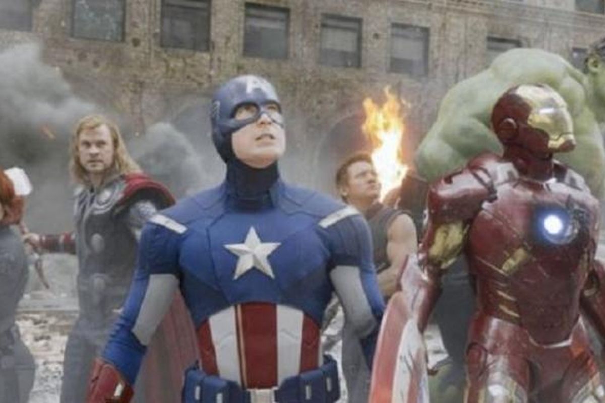 Sekelompok pahlawan super yang tergabung dalam The Avengers kembali tampil dalam Avengers: Age of Ultron.