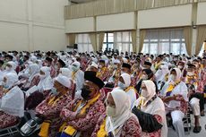 408 Jemaah Calon Haji Asal Kabupaten Subang Tiba di Asrama Haji Embarkasi Bekasi