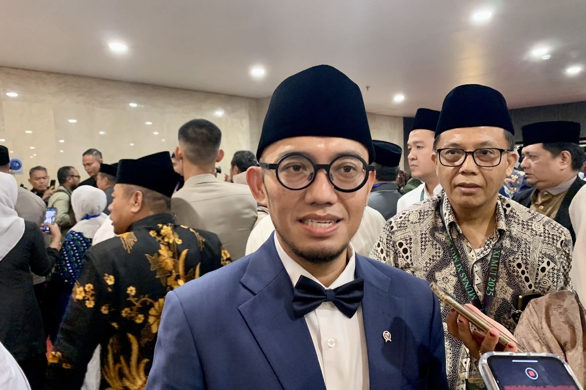 Wakil Menteri Haji dan Umrah (Wamenhaj) Dahnil Anzar Simanjuntak saat ditemui usai agenda Pembukaan Musyawarah Nasional (Munas) XI MUI, di Hotel Mercure, Jakarta Utara, Kamis (20/11/2025).
