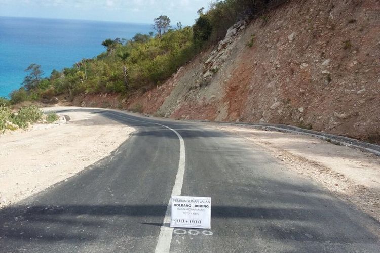 Jalan Poros Selatan Pulau Timor Bantu Akses Warga 2 Kabupaten di NTT
