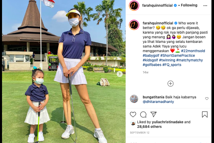 Celebrity chef Farah Quinn dan putrinya, Yaya tampil kompak dengan rok mini model lipit dan polo shirt.