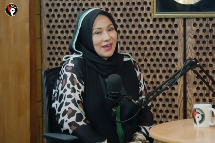 Penyanyi dangdut Camelia Malik menjadi tamu podcast Raja Dangdut Rhoma Irama.
