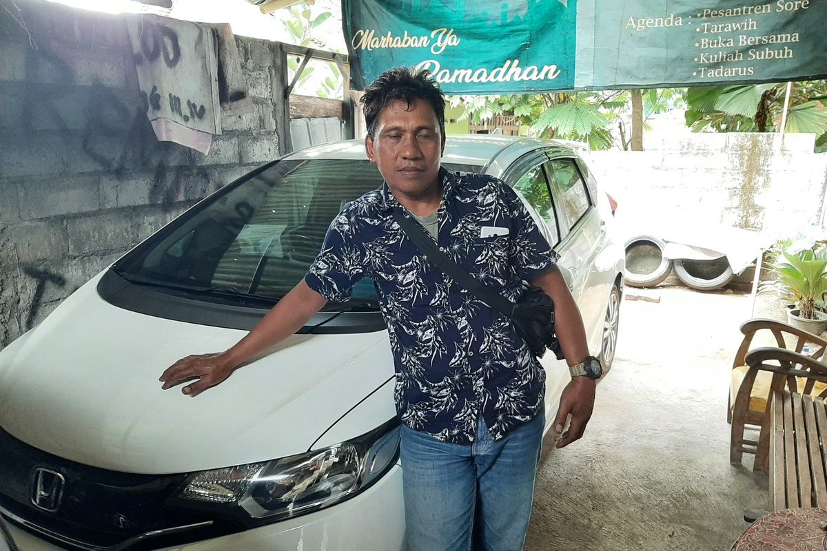 Sumianto (51) warga Dusun Pundong III Kalurahan Tirtoadi, Kapanewon Mlati, Kabupaten Sleman, DI Yogyakarta (DIY). Sumianto menggunakan uang ganti rugi tol untuk membeli rumah, tanah, biaya pendidikan anak dan membeli tiga unit mobil.