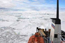 Kapal Pesiar Terjebak di Lautan Beku Antartika