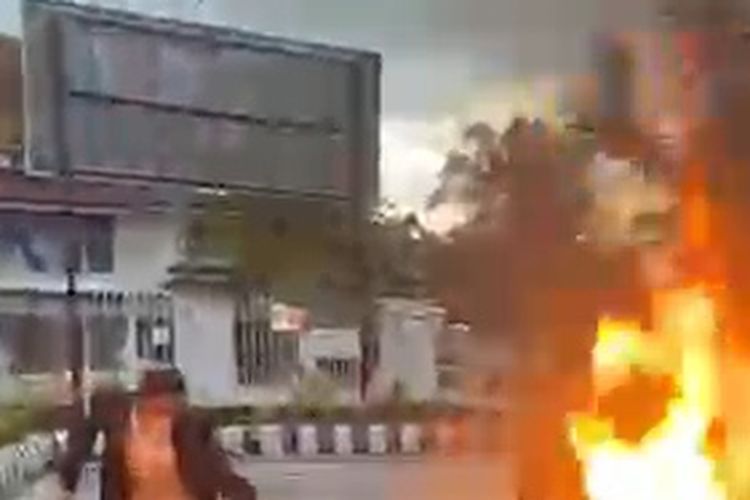 Demo DPRD, Mahasiswa Bengkulu Minta Pemerintah Perkuat Nilai Rupiah