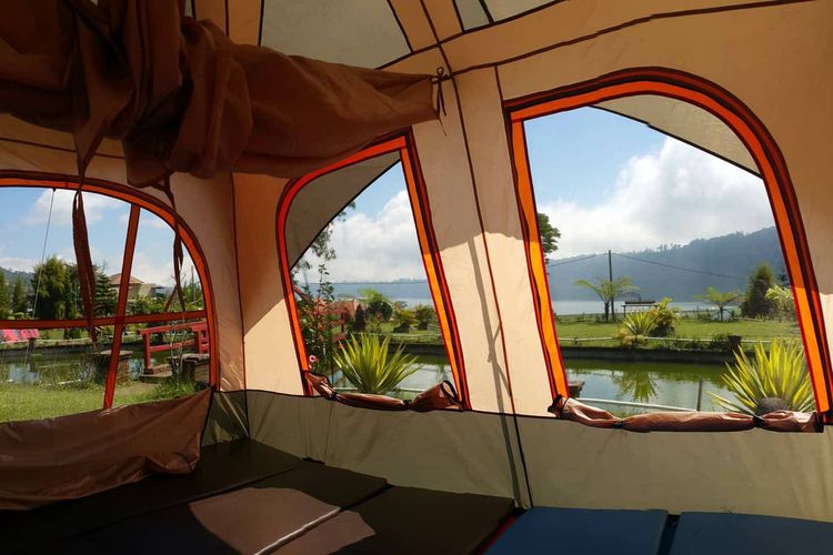Penampakan dari dalam tenda di Taman Denbukit Bali