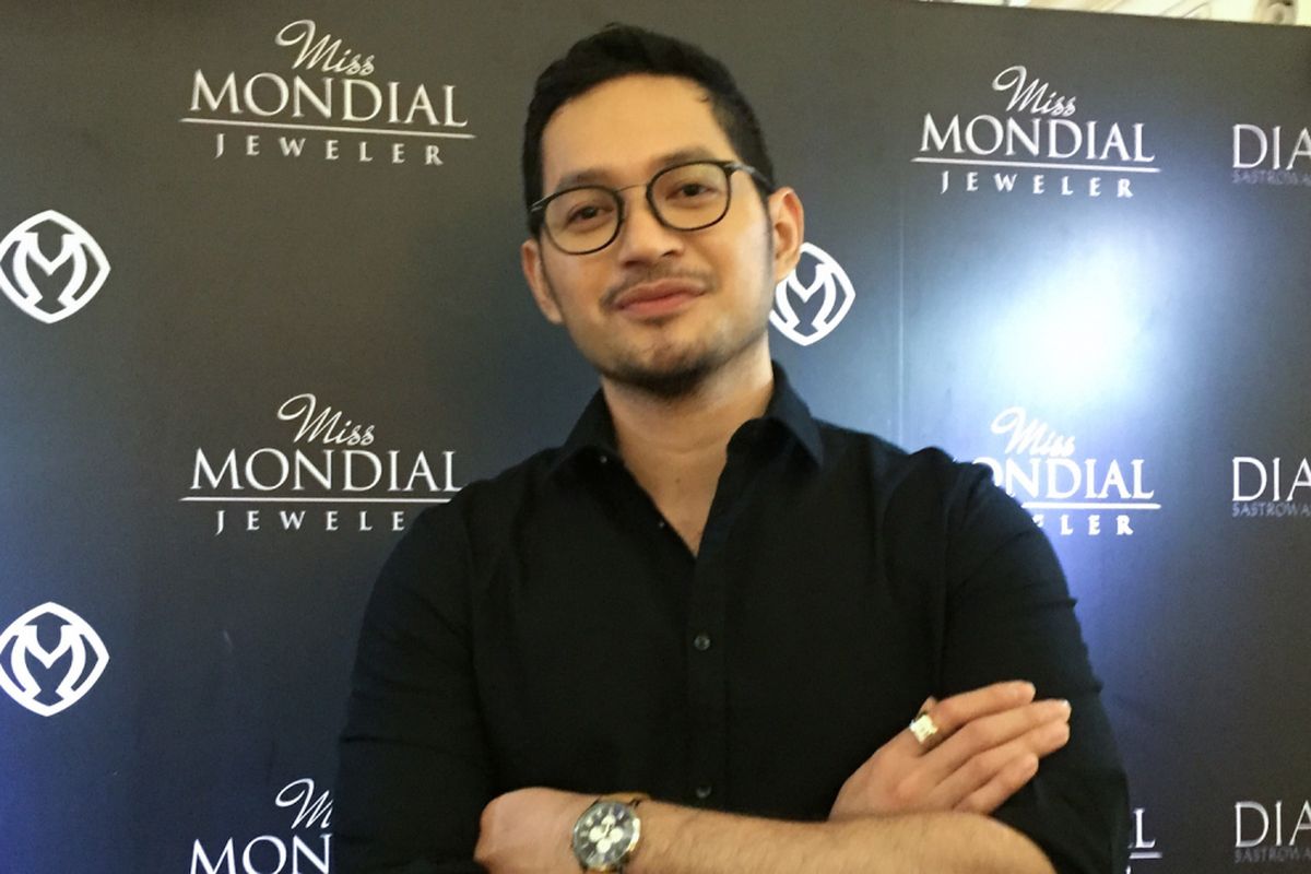 Pembawa acara yang juga artis peran Evan Sanders dalam acara Media Luncheon Mondial Jewelry di Plaza Indonesia, Tanah Abang, Jakarta Pusat, Jumat (27/7/2018).