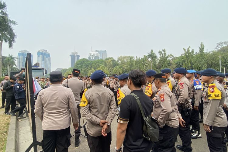 53 Kelompok Massa Demo di Jakarta Hari Ini: dari Gedung DPR, Bundaran HI, sampai Monas