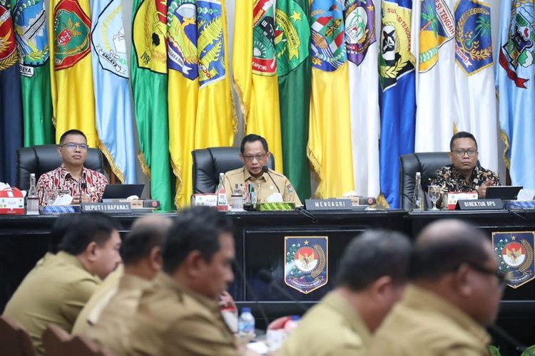 Mendagri Muhammad Tito Karnavian dalam Rapat Koordinasi (Rakor) Pengendalian Inflasi Daerah di Gedung Sasana Bhakti Praja (SBP) Kantor Pusat Kementerian Dalam Negeri (Kemendagri), Jakarta, Senin (19/6/2023).