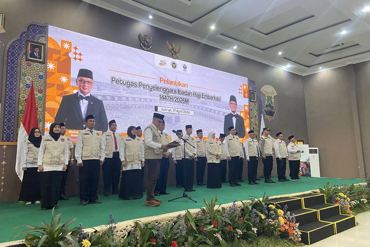 Lantik Petugas Haji di Surabaya, Menhaj: Jangan Bikin Jemaah Bingung