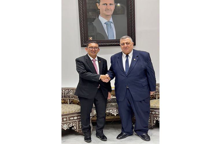 Ketua DPR Fadli Zon bersama Ketua Parlemen Suriah HE Hammouda Youssef Sabbagh di Parlemen Suriah, Damaskus.