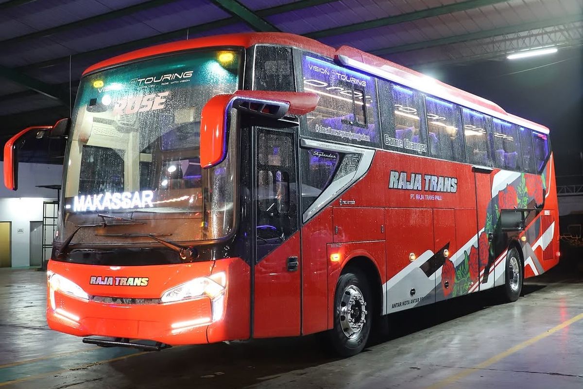 Bus baru PO Raja Trans, pakai bodi Skylander R22 FL