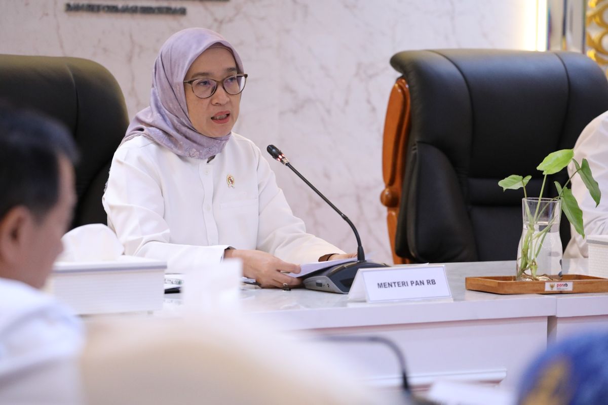 Menteri Pendayagunaan Aparatur Negara dan Reformasi Birokrasi (Menpan-RB) Rini Widyantini di Jakarta, Senin (17/3/2025).