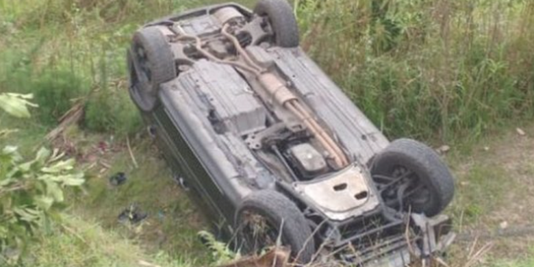Mobil BMW X5 jatuh ke jurang di Jalan Desa Wagir Lor, Kecamatan Ngabel, Ponorogo.