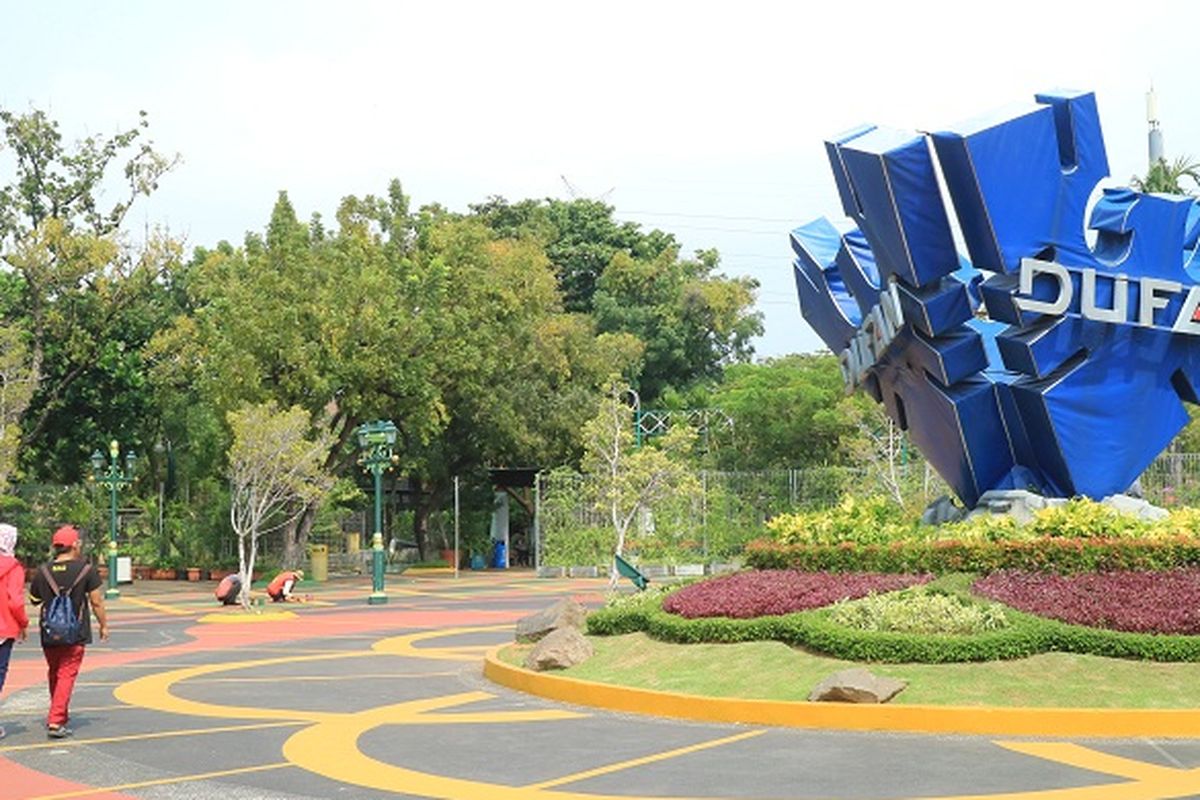 Wisatawan mengunjungi obyek wisata Dunia Fantasi Ancol, Jakarta, Sabtu (13/5/2017). Dunia Fantasi merupakan theme park di Indonesia yang mmiliki 32 wahana yang bisa dicoba.