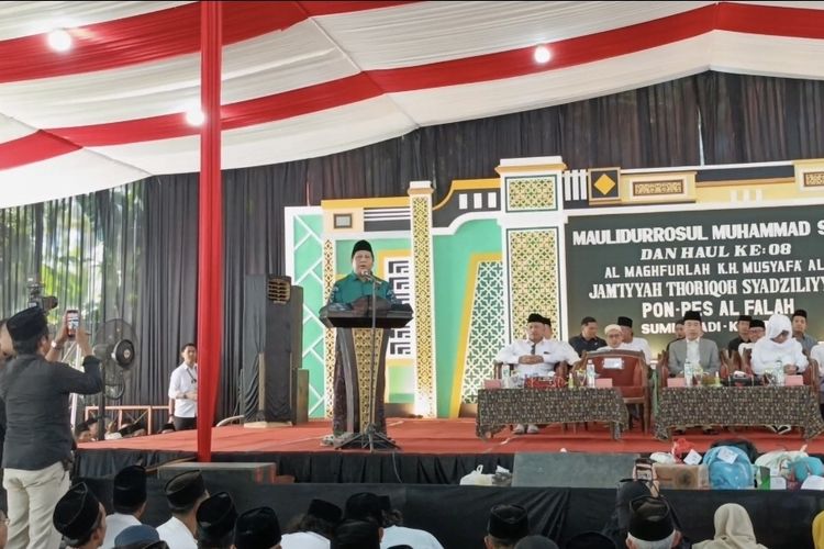 Di hadapan Jokowi, Pengasuh Ponpes Somalangu Kebumen Singgung Fitnah Terhadap Jokowi