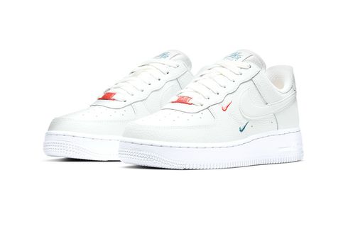 Spirit Musim Gugur dalam Nike Air Force 1 Vibrant Miami Dolphins