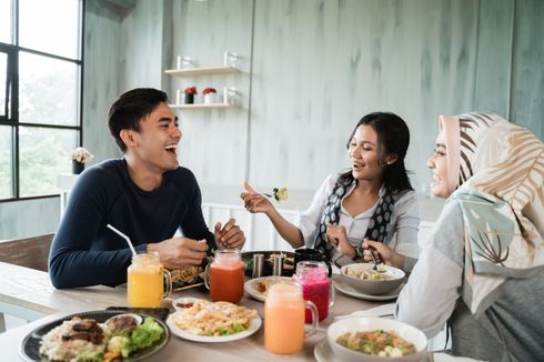 Tips Menekan Risiko Terinfeksi Omicron Saat Makan di Restoran