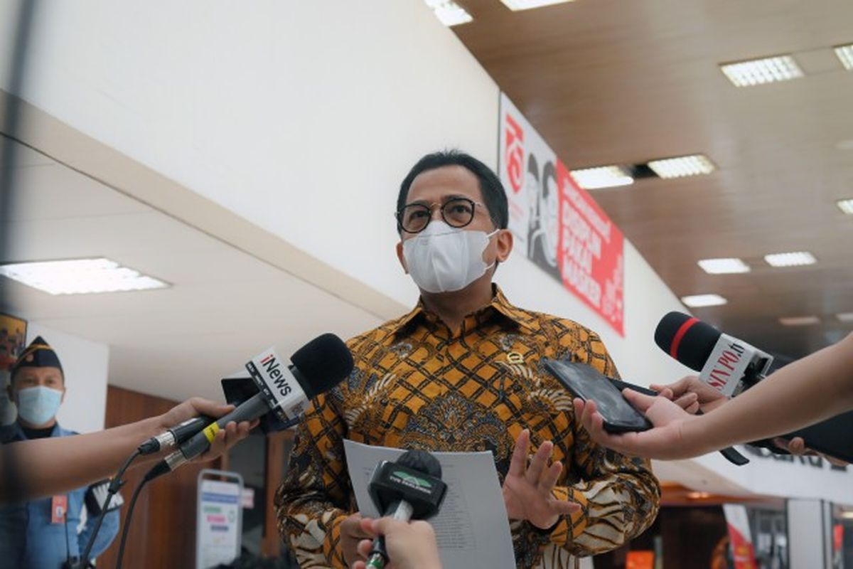 Sekretaris Jenderal DPR RI Indra Iskandar saat konpers kepada awak media di Gedung Nusantara III, Senayan, Jakarta, Jumat (25/6/2021). 
