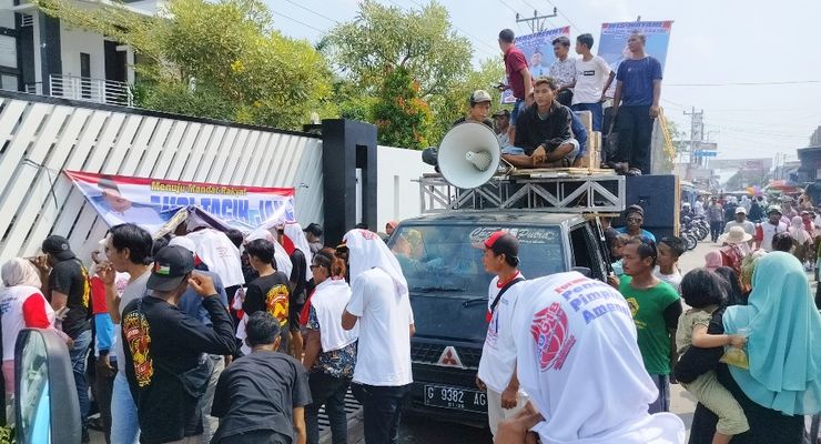 Didorong Maju Pilkada, Rumah Petani di Brebes Digeruduk Ribuan Warga