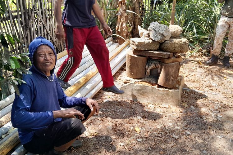 Foto: Sumur bor di Dusun Polay, Desa Jatisari, Kecamatan Arjasa, Kabupaten Situbondo, Provinsi Jawa Timur yang saat ini ditutup sementara karena mesin sedotnya rusak.