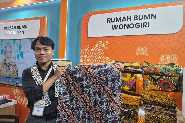 Cerita Pemuda Harapan Desa dan Lilin yang Menyala Lewat Batik