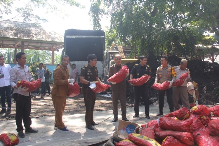 Diselundupkan Lewat Jalur Tikus, 2.050 Karung Bawang Merah Asal Malaysia Diamankan di Bengkalis