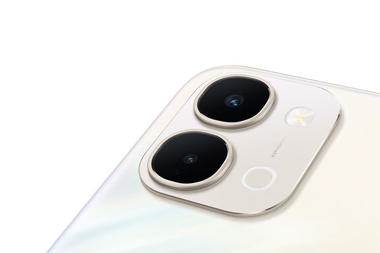 Vivo Y31d mengusung kamera belakang ganda, terdiri dari kamera utama 50 MP (f/2.0) dan sensor tambahan 2 MP. Sementara di depan, terdapat kamera selfie 8 MP (f/2.0). 