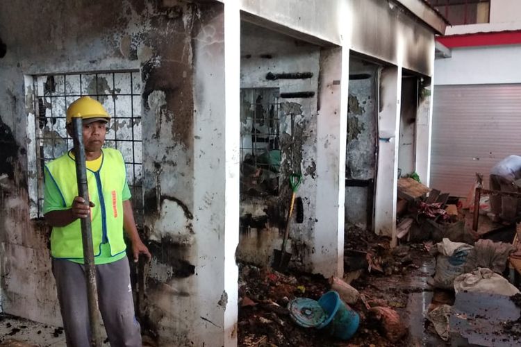 Kondisi kios Pasar Manis Purwokerto, Jawa Tengah usai terbakar, Selasa (9/4/2019)