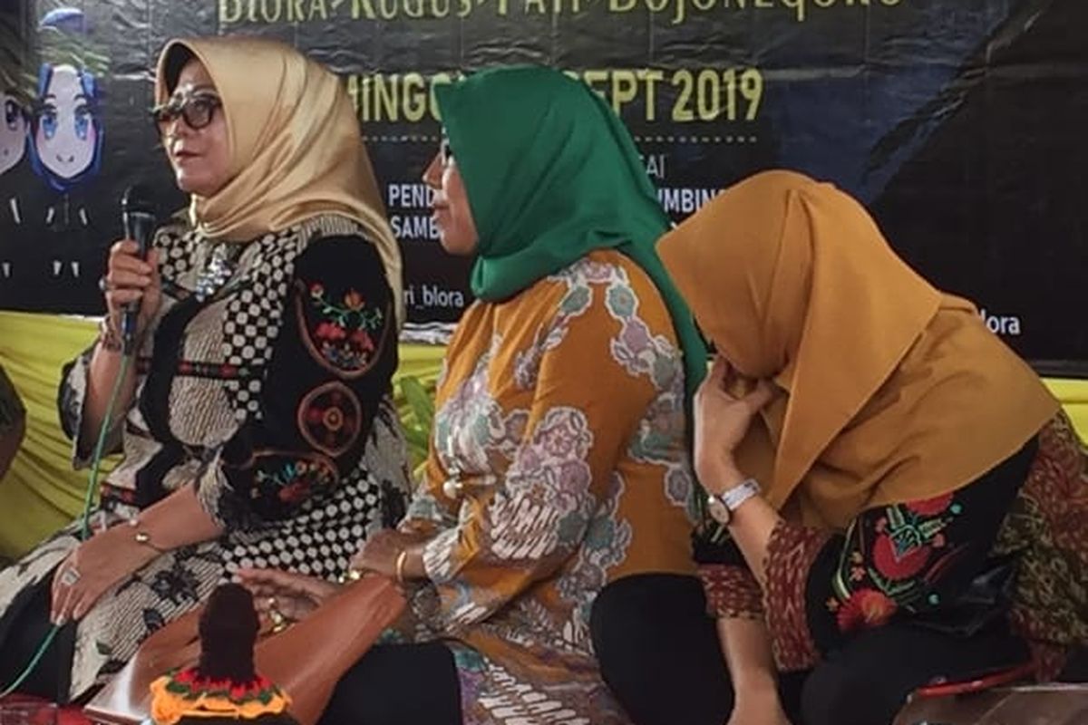 Sekretaris Dirjen Kebudayaan Kemendikbud Sri Hartini disela-sela acara Temu Ageng Sedulur Sikep di bulan September 2019.