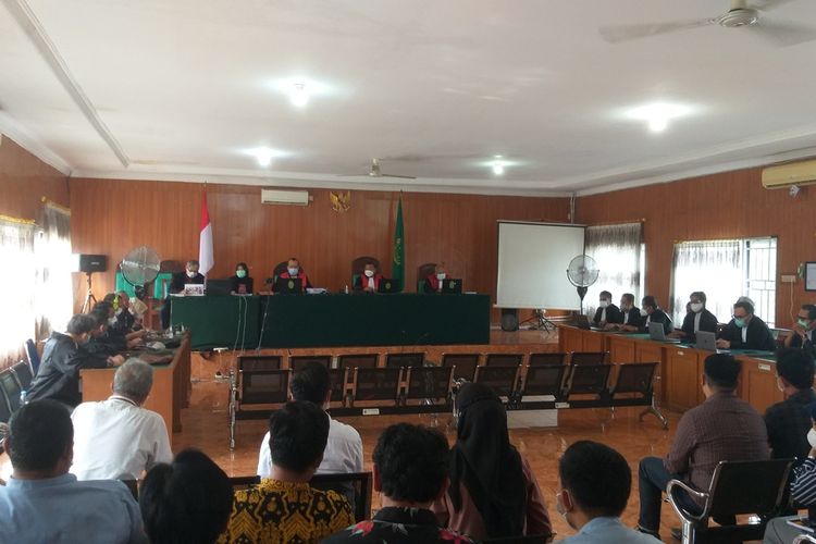 Sidang vonis mantan Bupati Muara Enim Muzakir Sai Sohar yang berlangsung secara virtual di Pengadilan Tipikor Klas 1A Palembang, Kamis (17/6/2021). Muzakir divonis penjara selama 8 tahun.