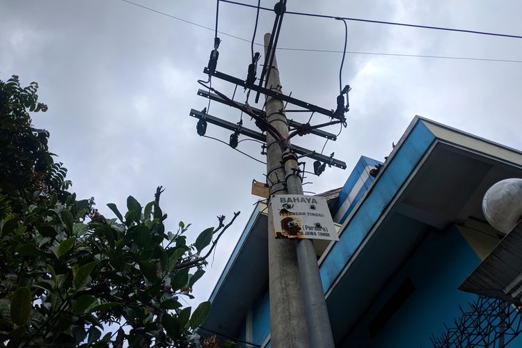Ilustrasi tiang listrik.