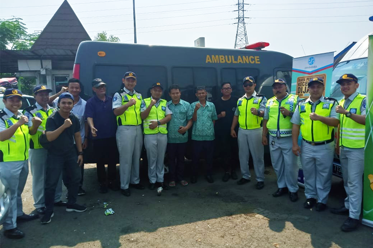 Petugas Jasa Raharja bersiaga mengawal arus mudik periode PAM Lebaran 2019.