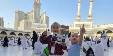 Kapolri Berangkatkan Balita Duo Presisi Asal Bogor Umrah Gratis