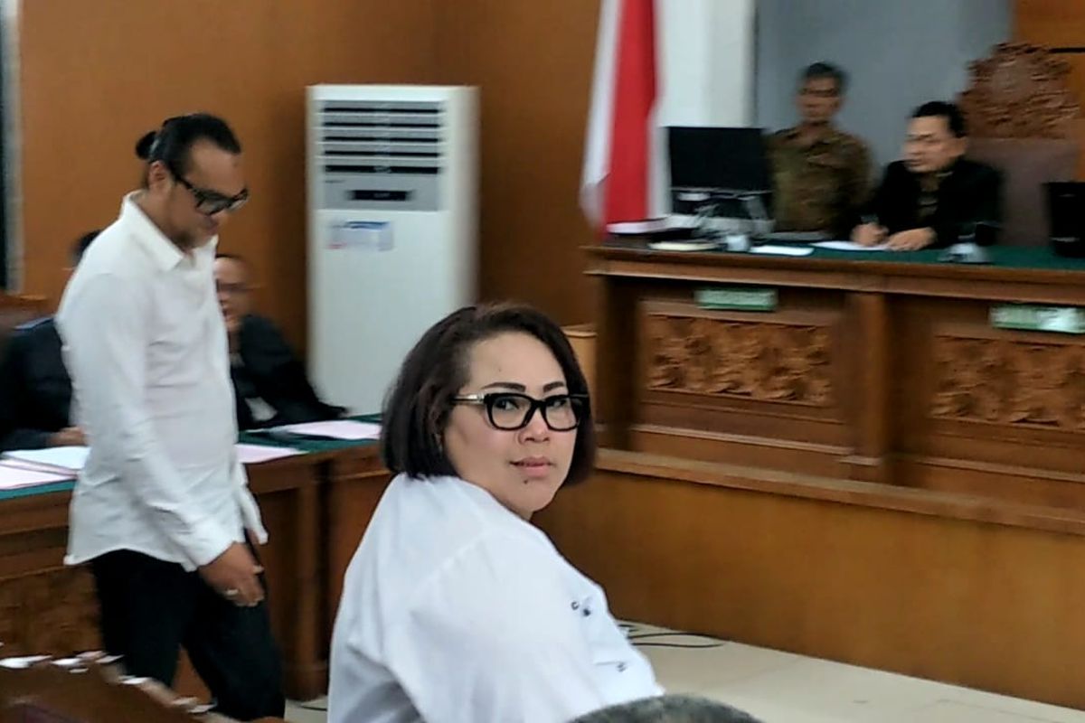 Nunung dalam sidang perdananya di Pengadilan Negeri Jakarta Selatan, Ampera, Jakarta Selatan, Rabu (2/10/2019).