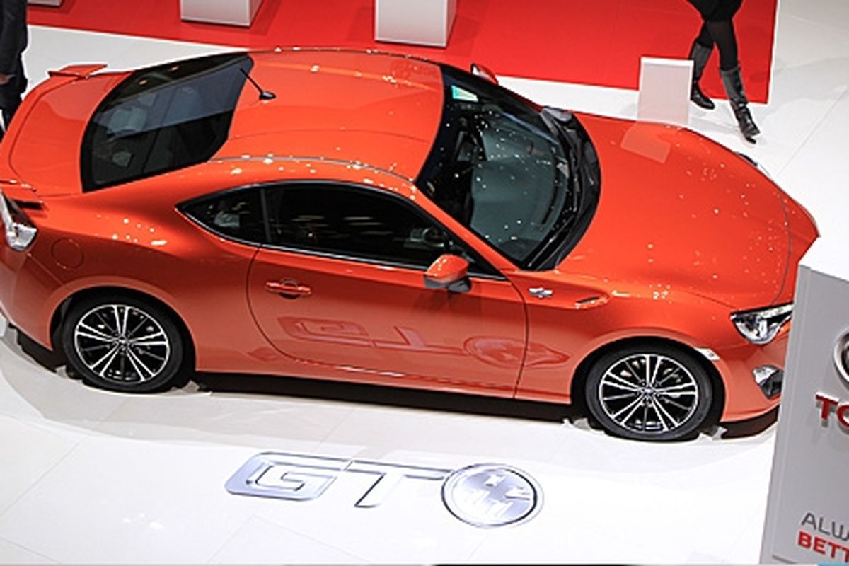 Toyota GT 86 dipamerkan di Geneva Motor Show 2012 untuk menarik konsumen mobil sport Eropa