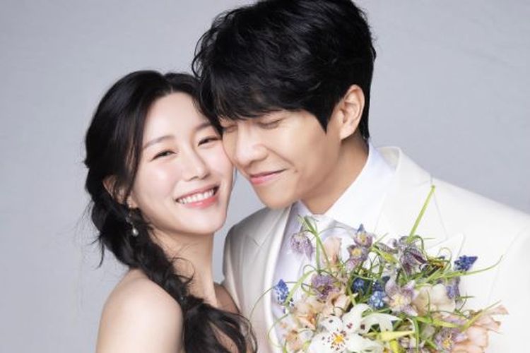 Lee Seung Gi dan Lee Da In menikah di Grand InterContinental Seoul Parnas, Samseong-dong, Gangnam-gu, Seoul, Korea Selatan, pada Jumat (7/4/2023) pukul 18.00 waktu setempat.