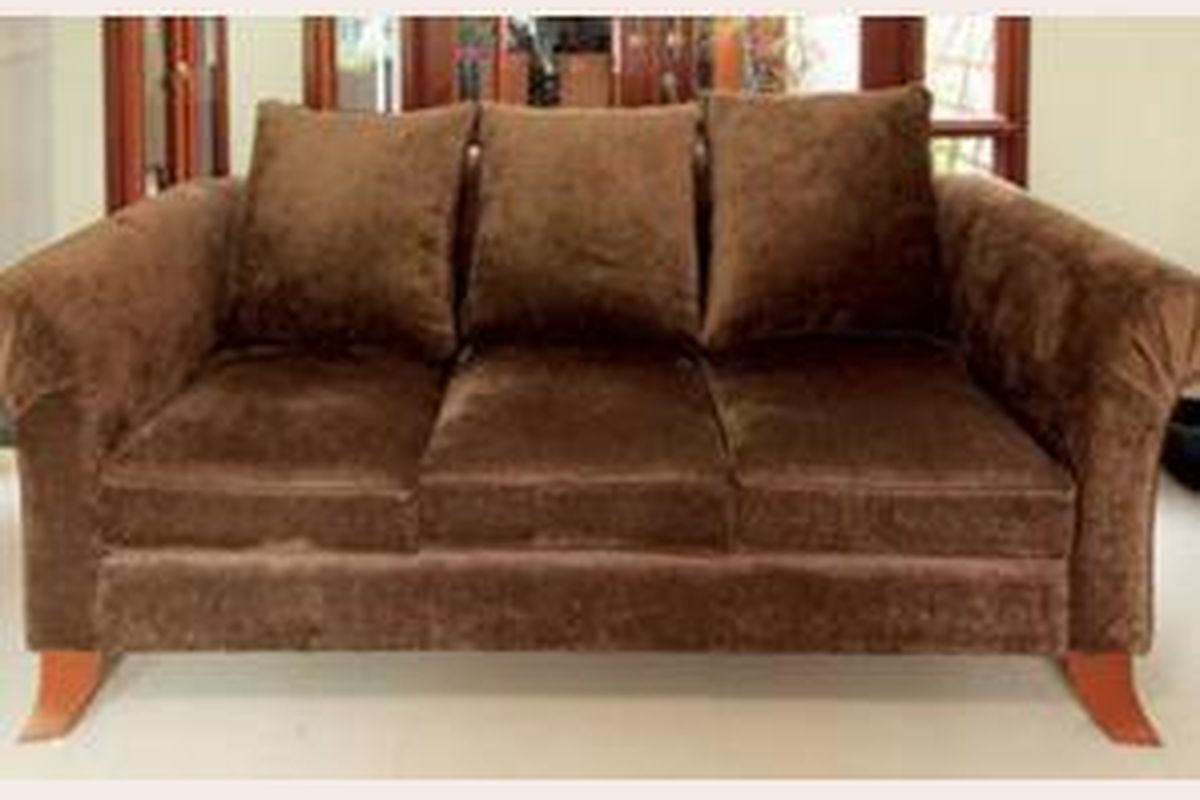 Sofa di rumah tidak nyaman saat diduduki? Bisa jadi bahan pelapis sofa tidak tepat.