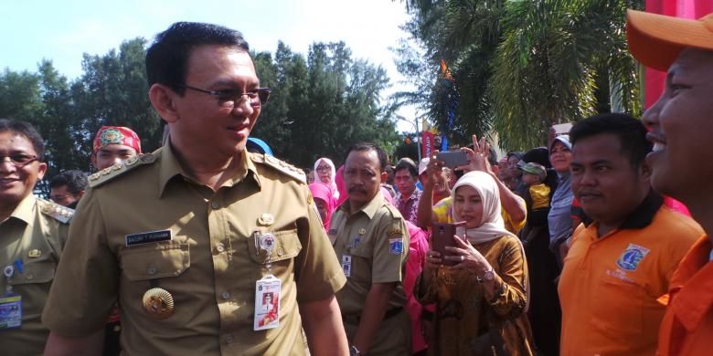 Gubernur DKI Jakarta Basuki Tjahaja Purnama atau Ahok saat meresmikan Ruang Publik Terpadu Ramah Anak (RPTRA) Tanjung Elang Berseri, di Pulau Pramuka, Kepulauan Seribu, Selasa (20/9/2016).