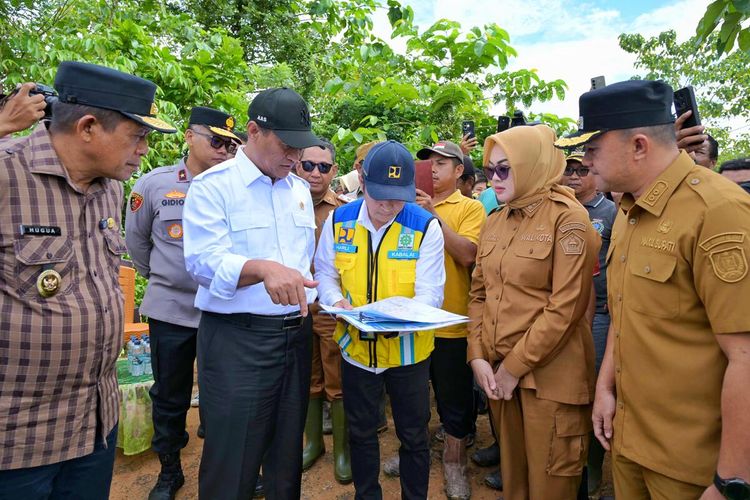 Penanganan Banjir Sultra, Mentan Amran Guyur Bantuan Rp 10 Miliar hingga Potensi Rp 30 Miliar