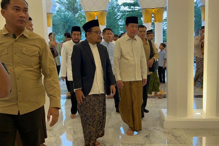 Jokowi, Iriana dan Anwar Usman Shalat Idul Adha di Masjid Raya Sheikh Zayed Solo