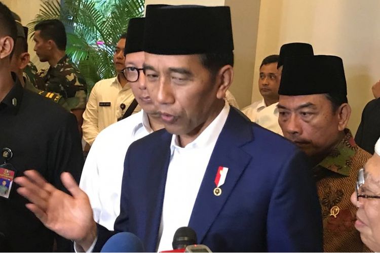 Presiden Joko Widodo saat berada di Asrama Haji Pondok Gede Jakarta Timur, Rabu (21/2/2018).