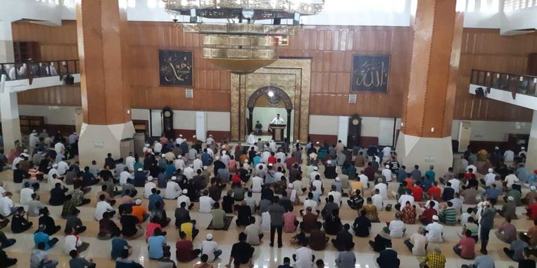 Masjid Ditutup Bkah Shalat Tarawih Berjamaah Secara Virtual Halaman All Kompas 