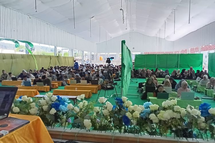 BHR Pamekasan memberikan ilmu menghitung gerhana bulan total via aplikasi kepada santri, Minggu (7/9/2025).