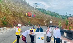 Jokowi Resmikan Jalan Pintas Batas Singaraja-Mengwitani, Pembangunannya Telan Biaya Rp 396,7 Miliar