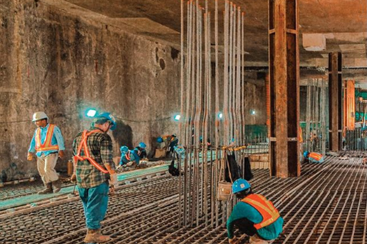 Proses pekerjaan pembangunan Stasiun MRT Thamrin