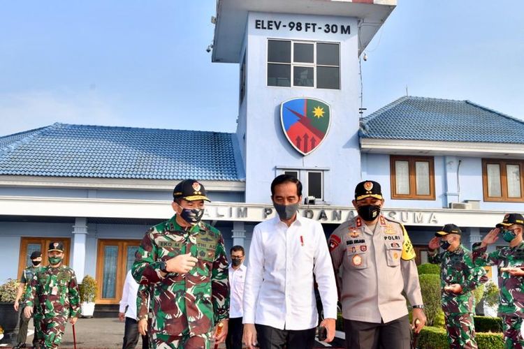 Presiden Joko Widodo pada Kamis (25/6/2020) pagi, bertolak menuju Jawa Timur. Ini adalah pertama kalinya Jokowi melakukan kunjungan kerja di masa new normal atau tatanan baru pandemi virus corona Covid-19.