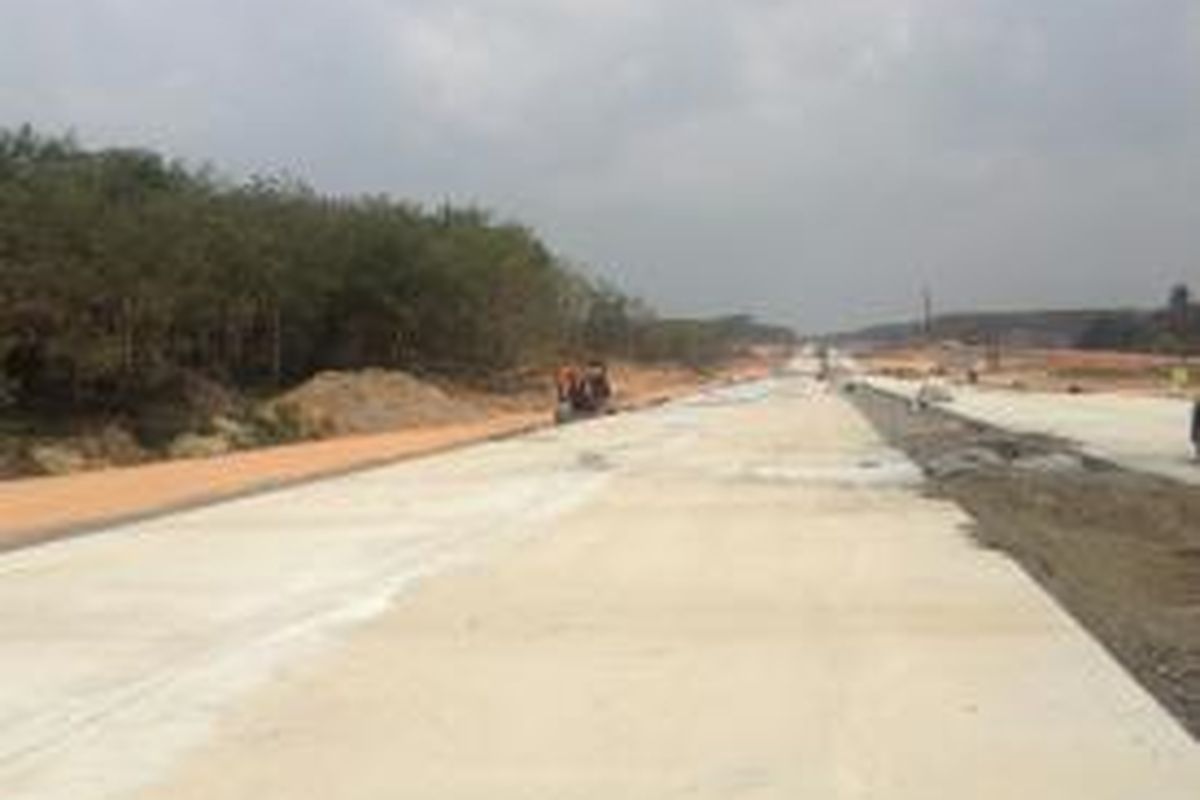 Proyek Jalan Tol Terbanggi Besar-Bakauheni, Lampung. Gambar diambil Jumat (6/11/2015).